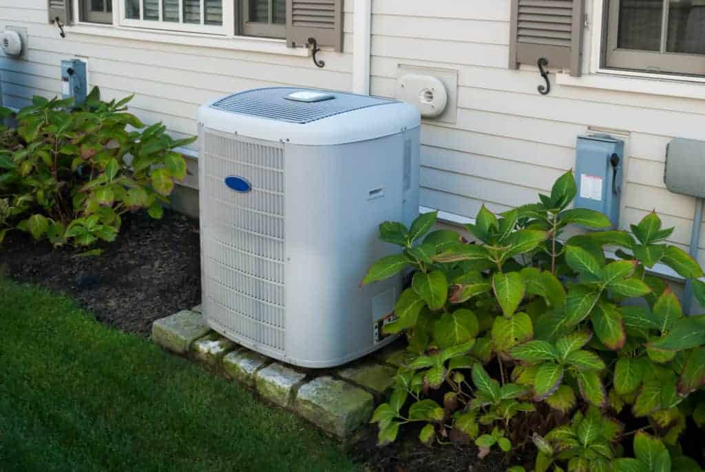 Heating and air conditioning inverter used to climatize  a home